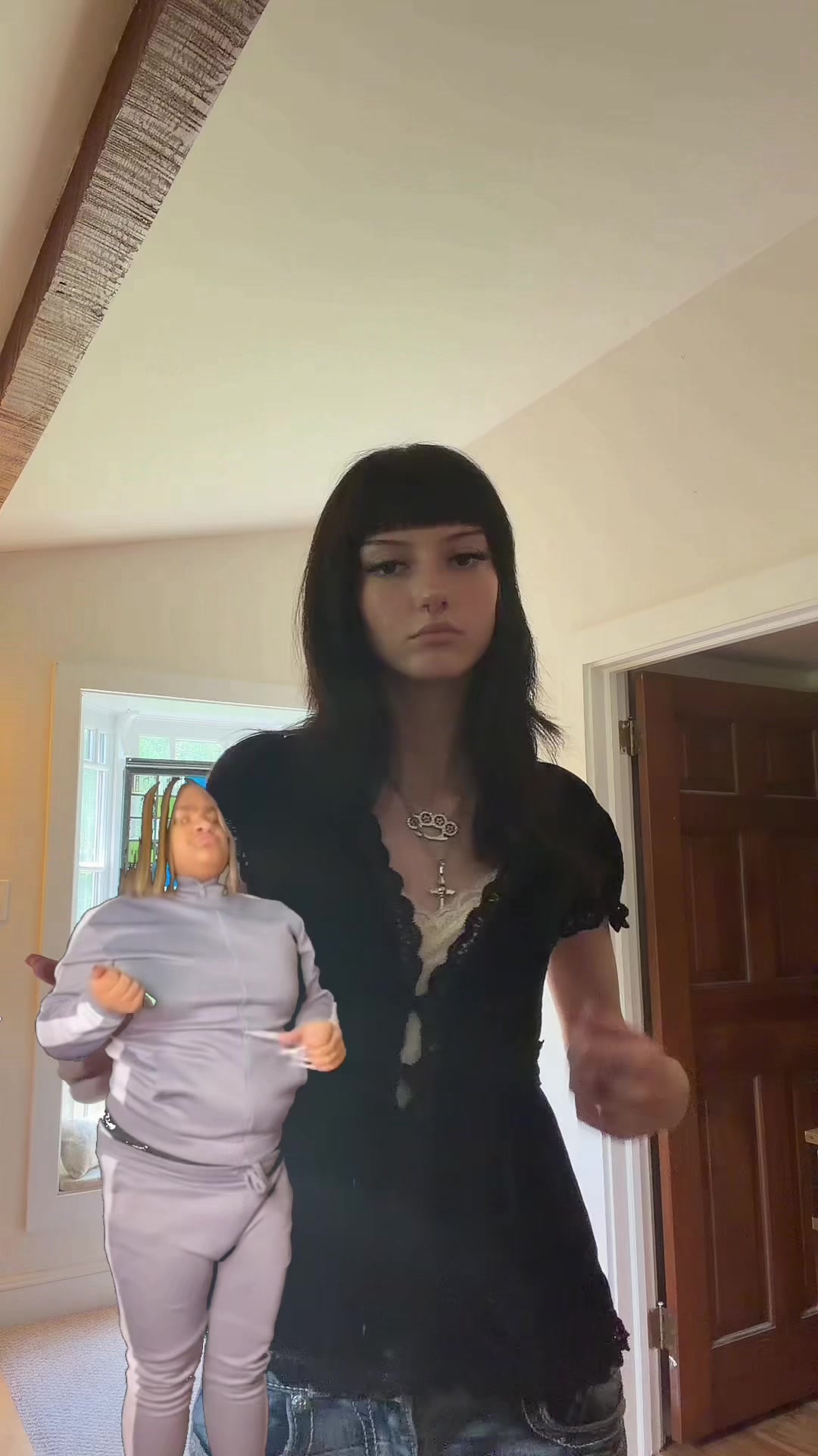 @⃟