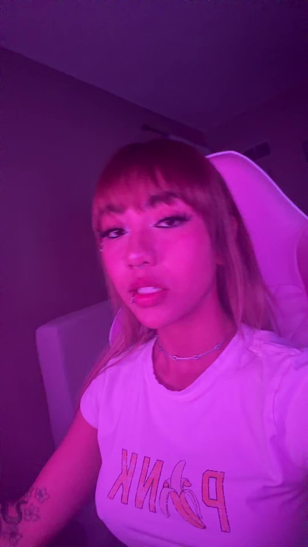 @Angietowers