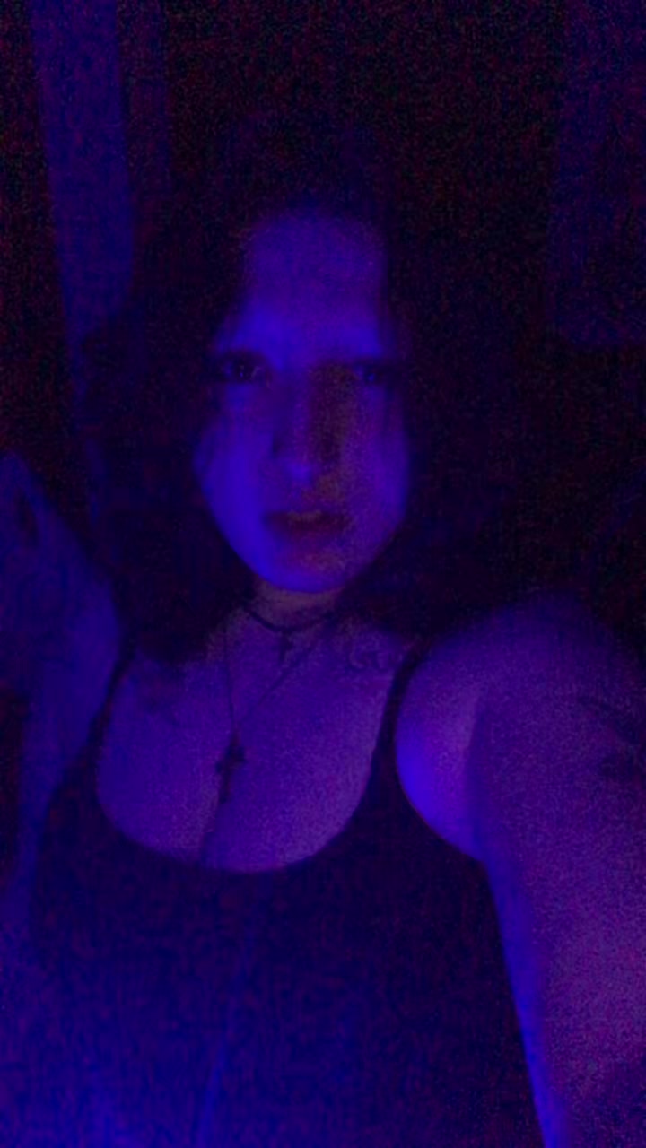 @🧛🏻&zwj;♀️𐕣 𝒜𝓃𝓃𝒶 𐕣🦇