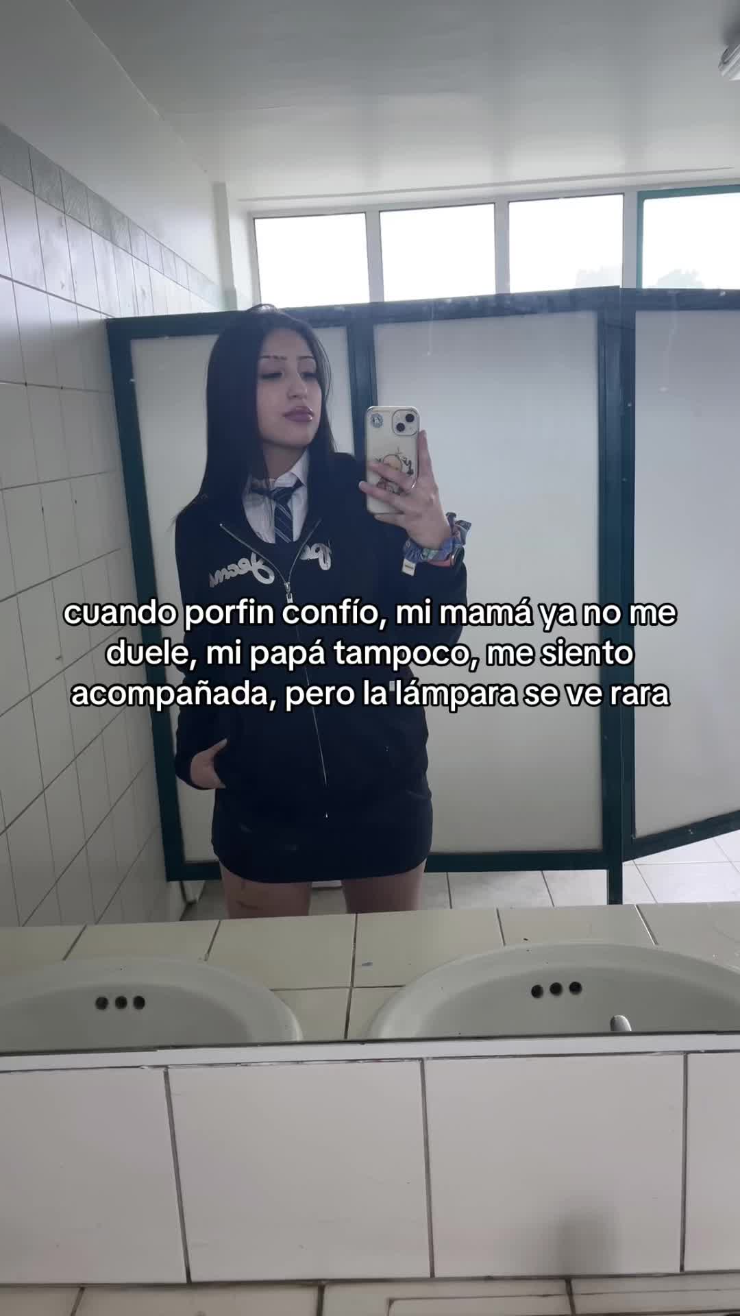 @efeelesitaa