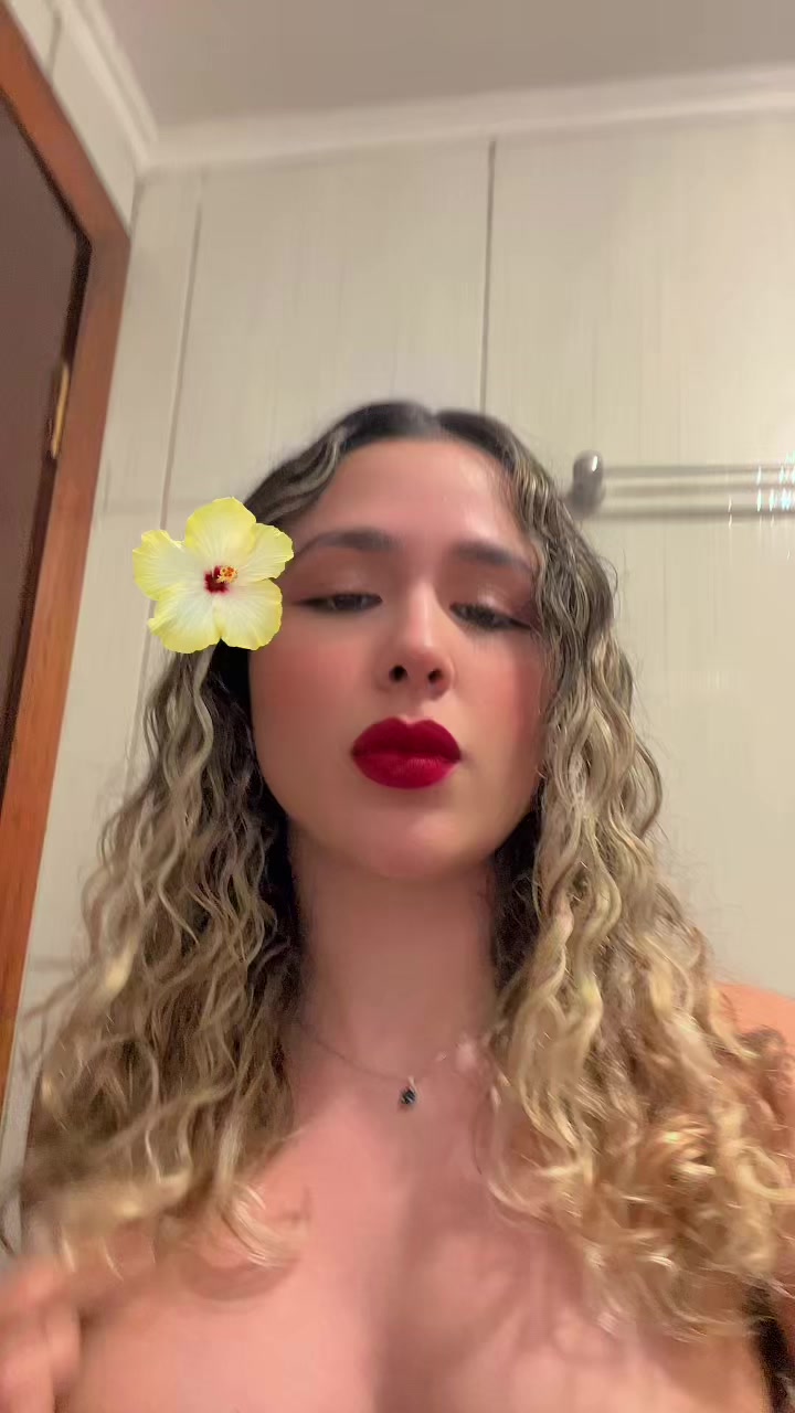 @Jennifer Lorrana 🐝