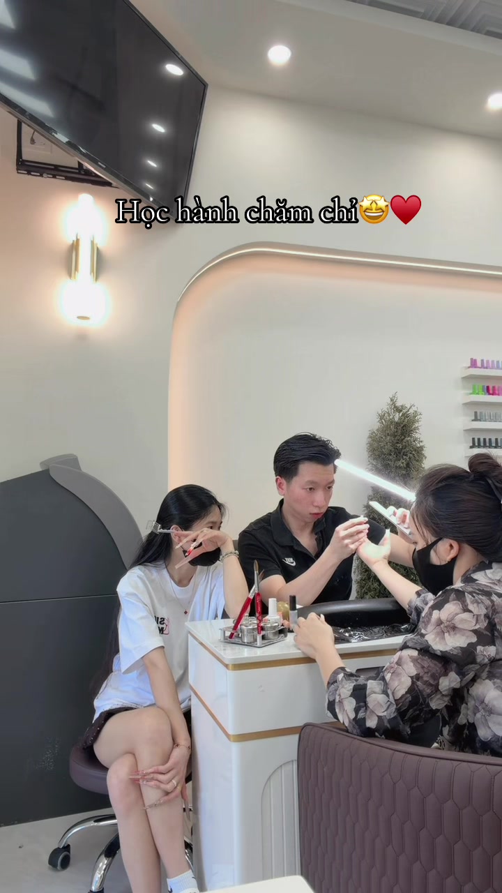 @KimmieNails🇻🇳&hearts;️🇨🇦Tấu H&agrave;i😜