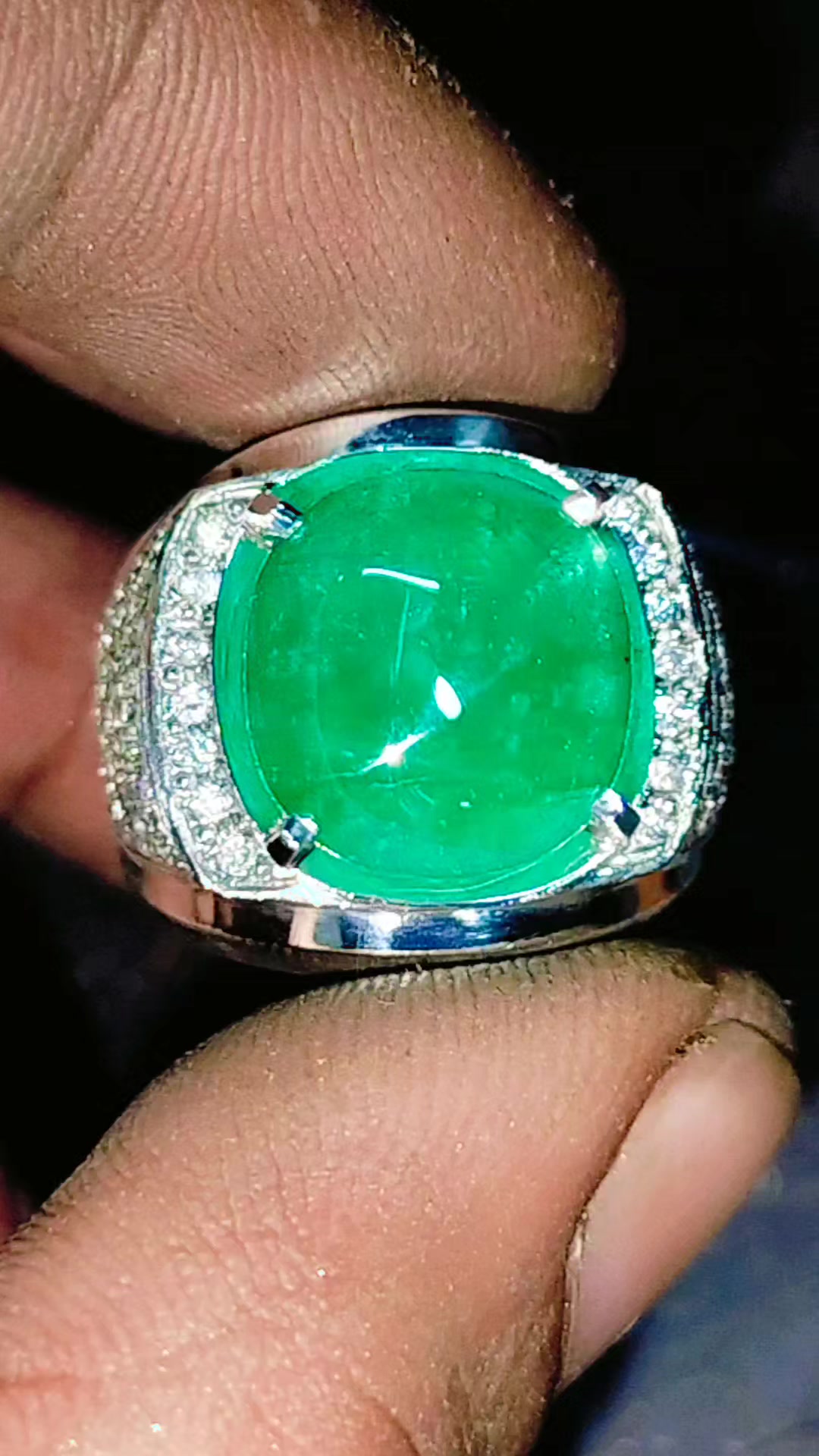 @uzzy gemstone