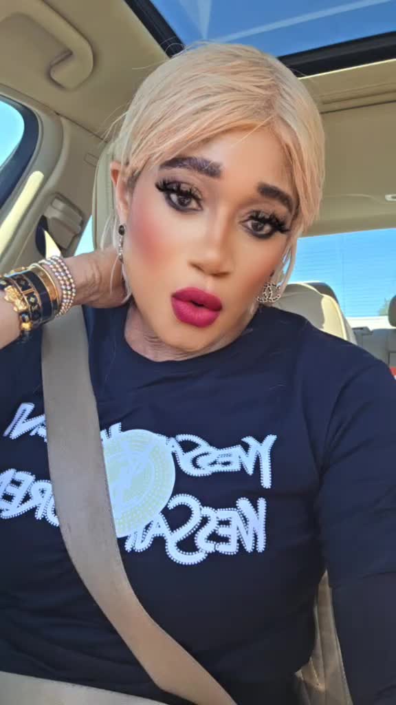 @Demi