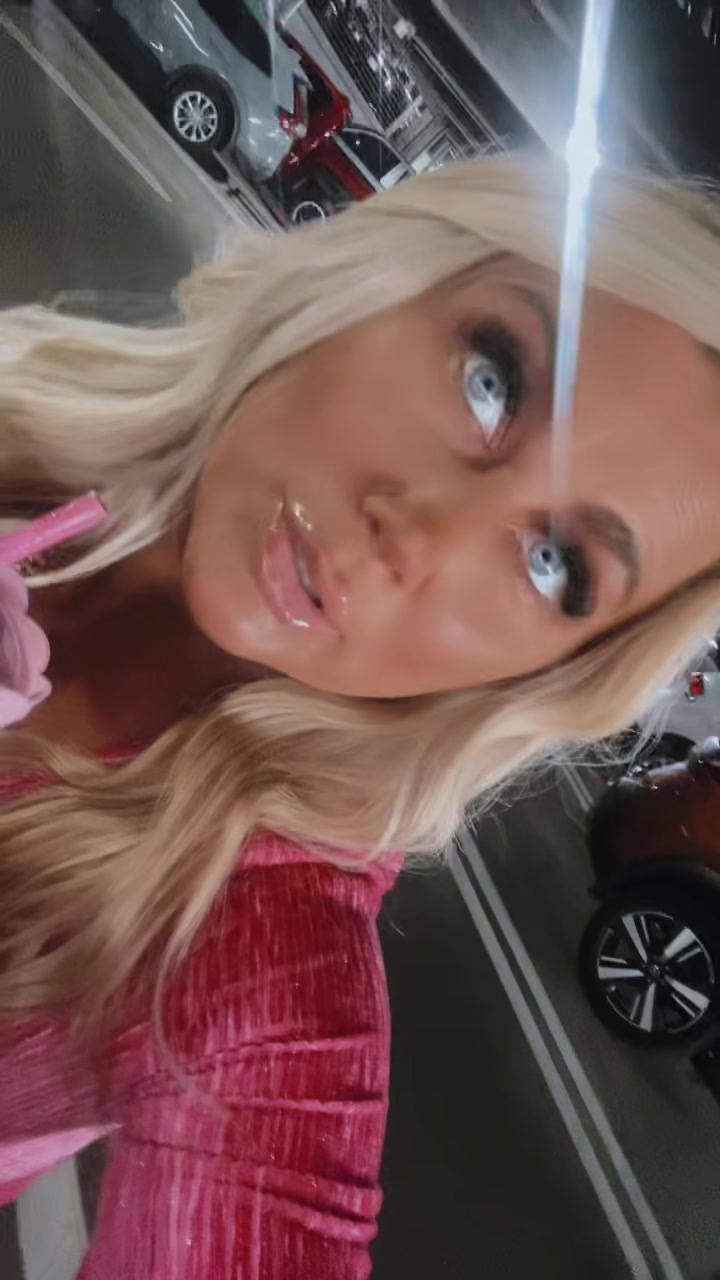 @Laceybarbieee