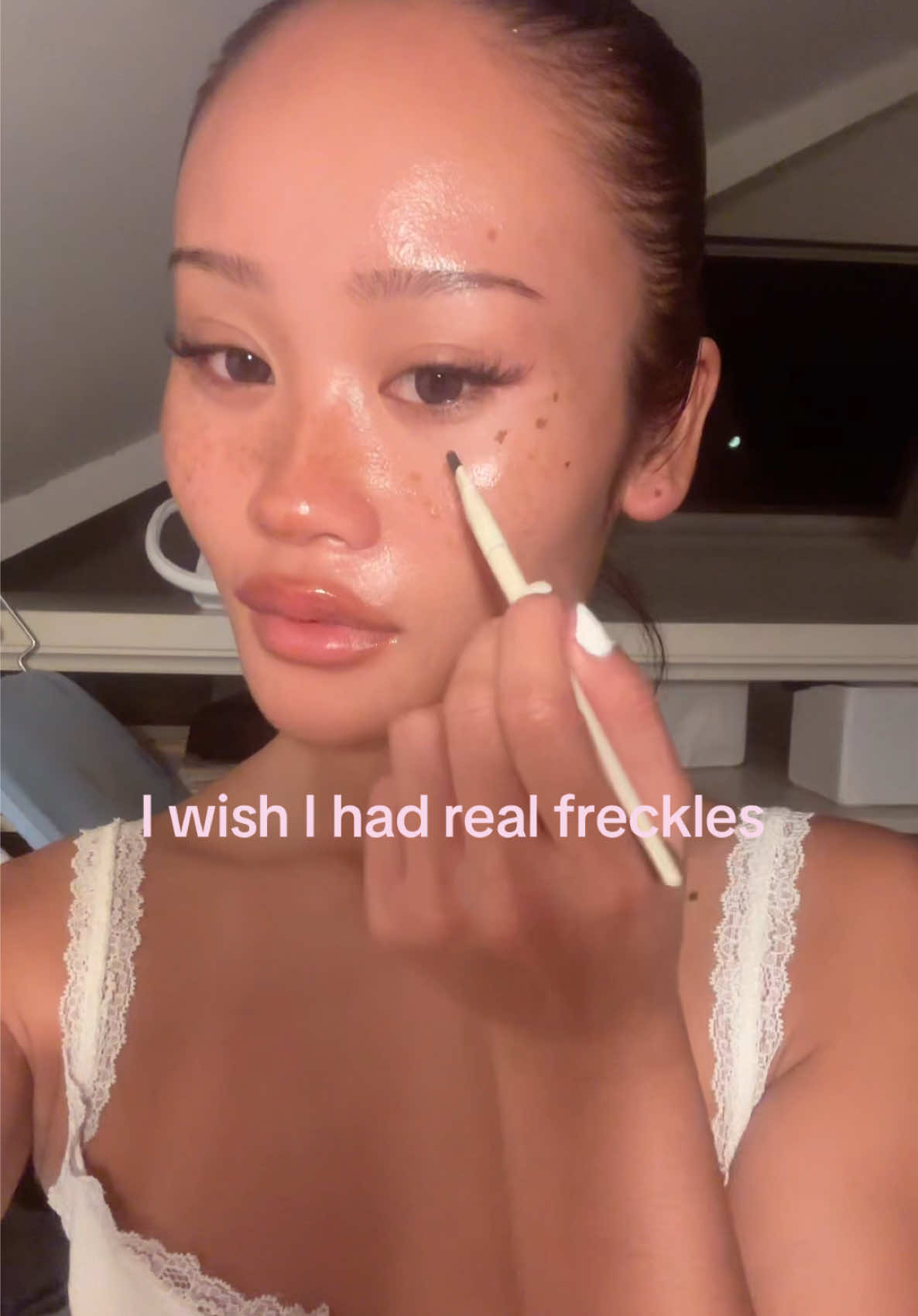 @<33