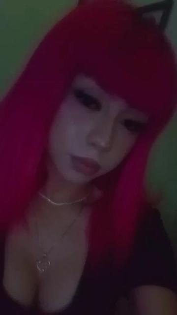 @^,,^