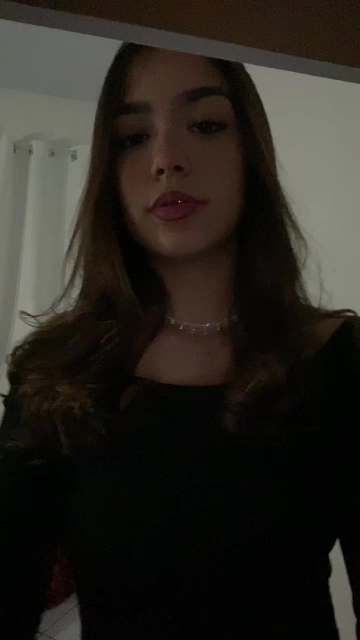 @liviaareiss_