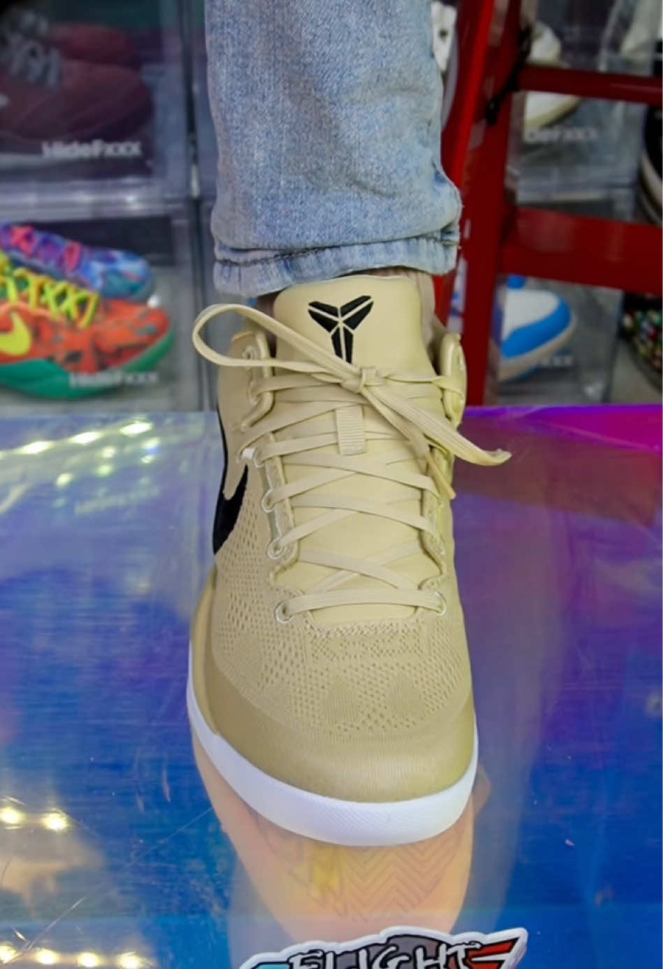 @Lacedsneaker