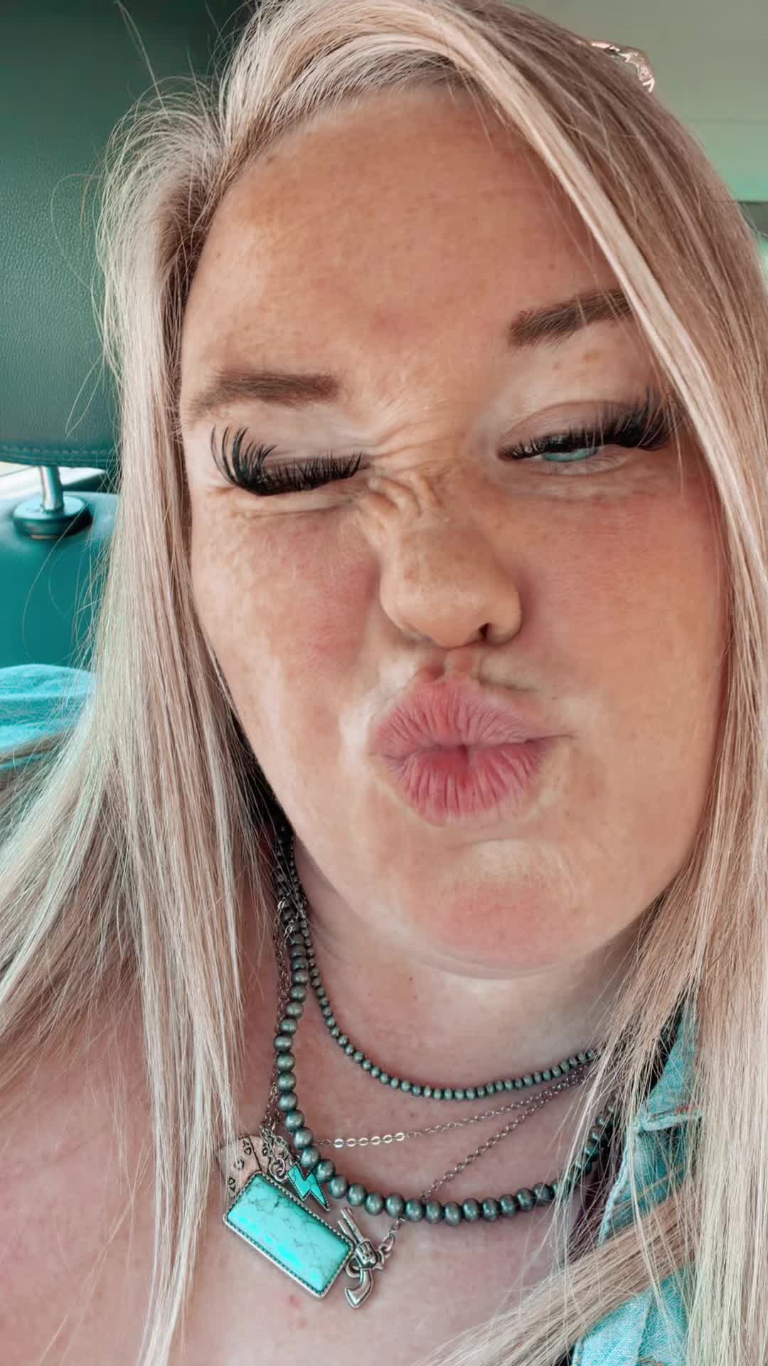 @Nicole 🖤