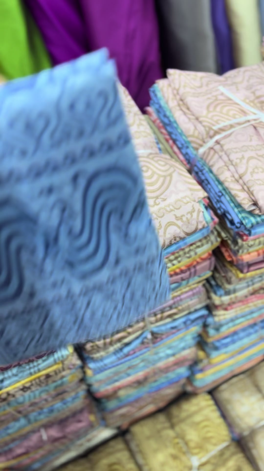 @Snow Thiri Silk & Fabric