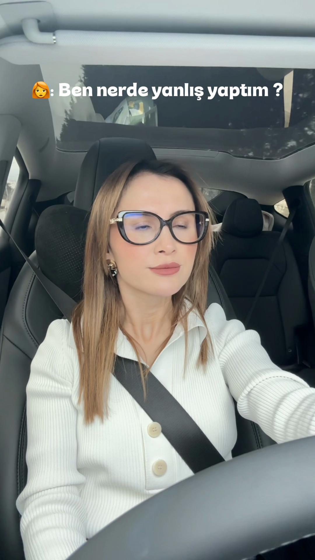 @&Ouml;zge Akca