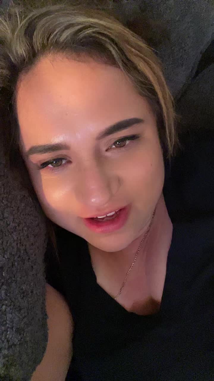 @larahuckleberry
