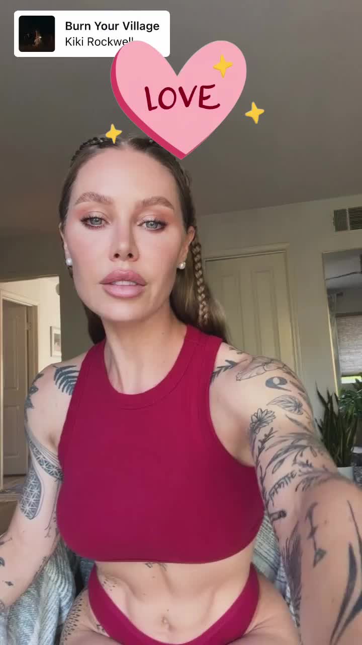@RealNicoleAniston