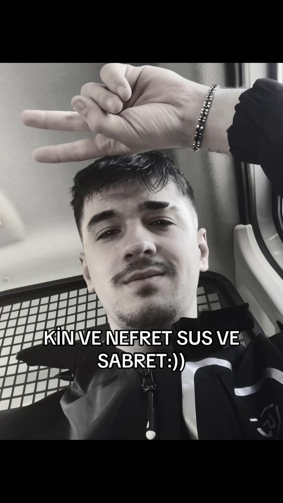 @🦊