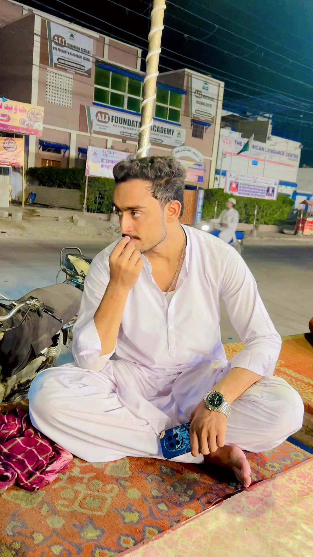 @𓆩🗿AWAIS RAجPUT🪽𓆪