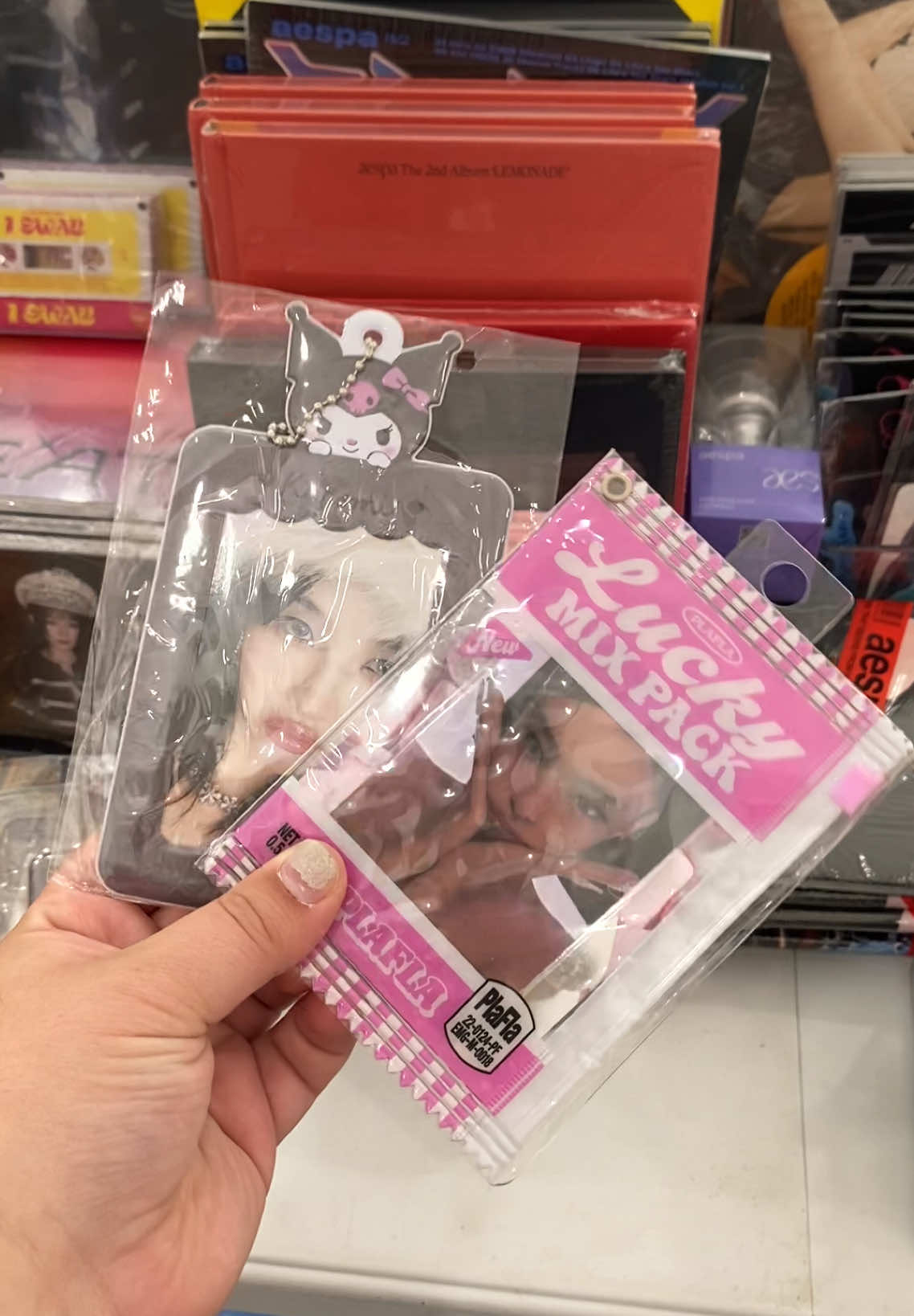 @kpopmerch_bychocchoc