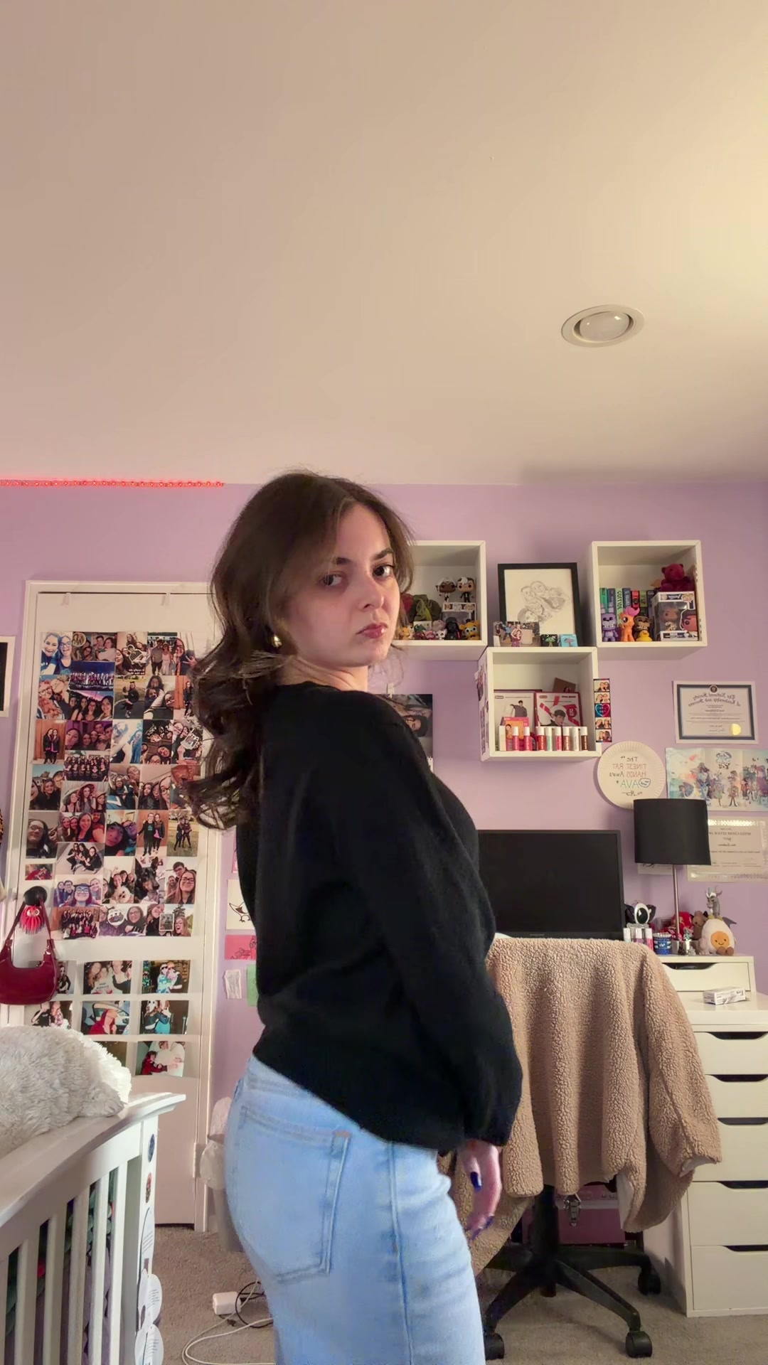 @Ava
