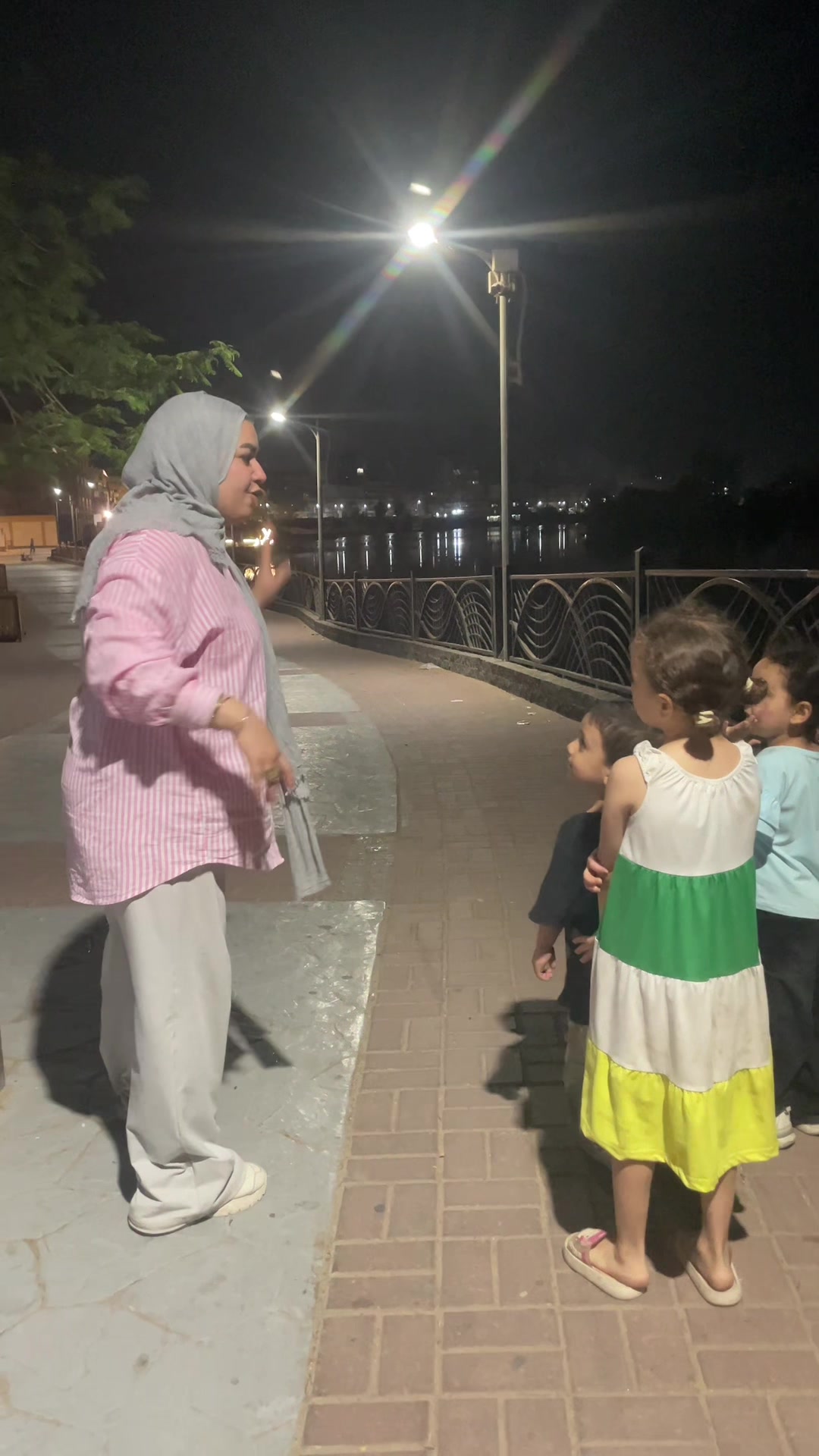@تديني ورده أديك (فُله)😅🩷