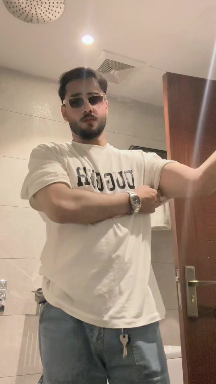 @لاریب خا ن🥀