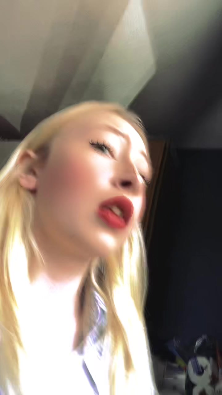 @Hexe Lilly Fee