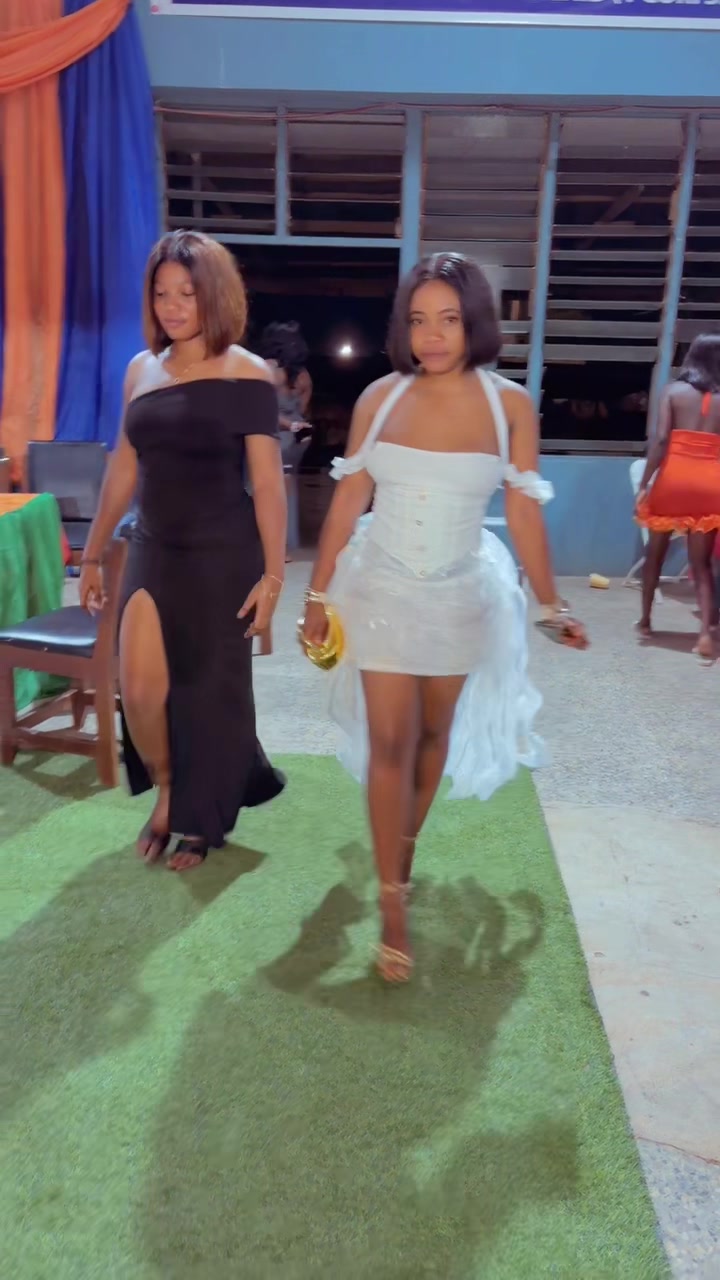 @Madam Bronii🤭🤍💎👩🏫🌎