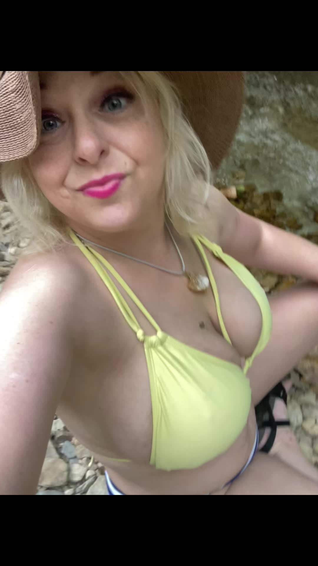 @girl.in.a.grotto