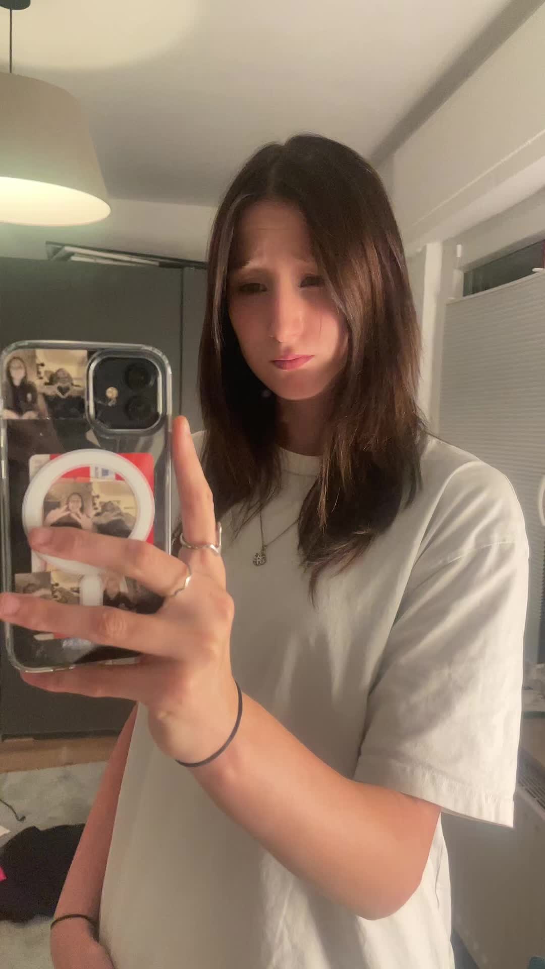 @👩🏽&zwj;❤️&zwj;💋&zwj;👩🏽