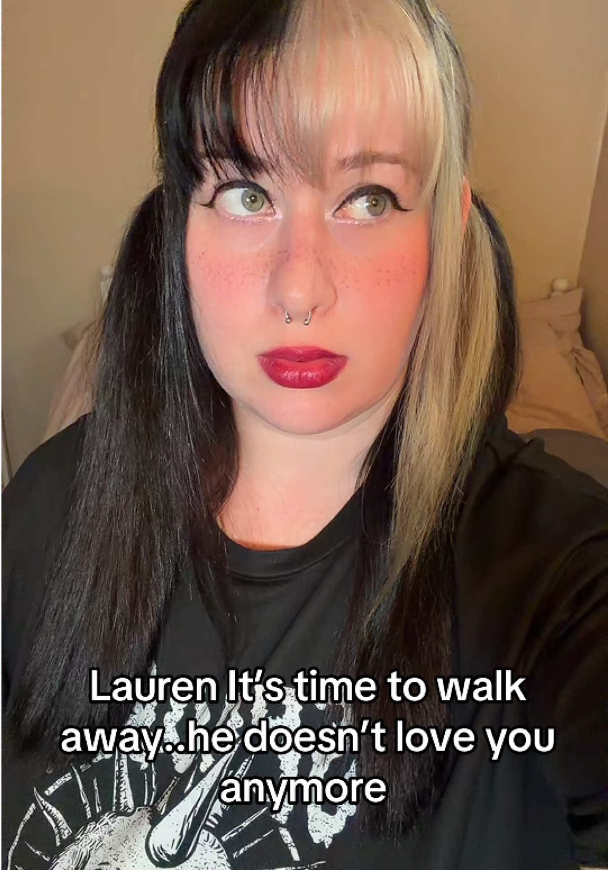 @laurenaintshitt
