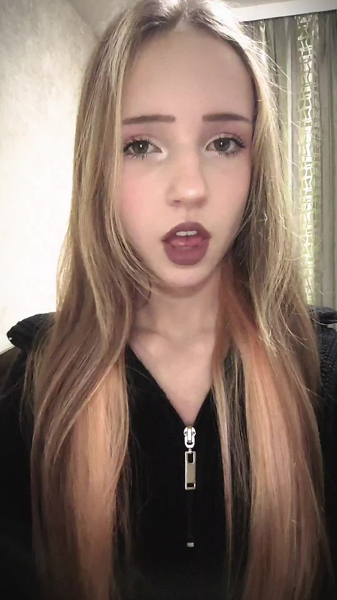 @Kiwvwra🍇