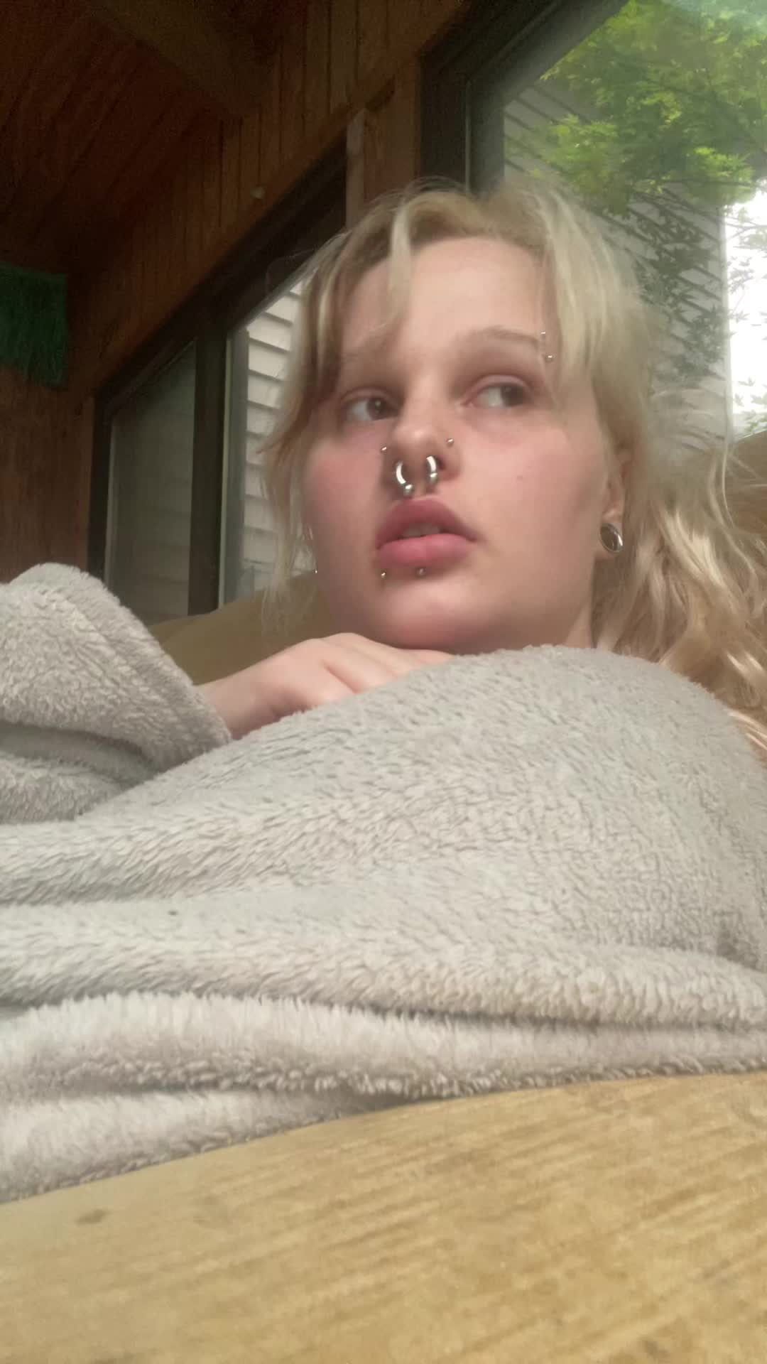 @(stella) not underboob