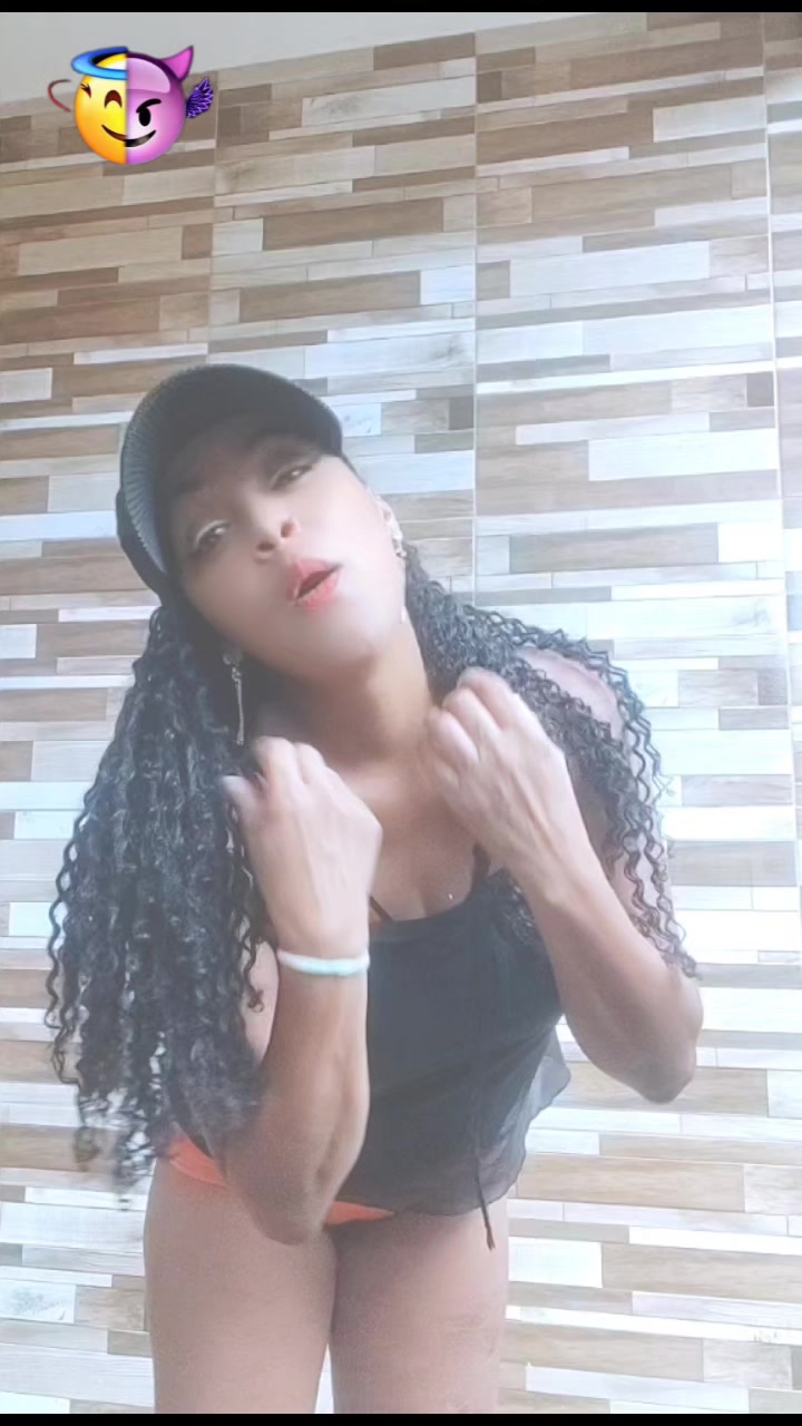 @Lucy a guria do short sexy