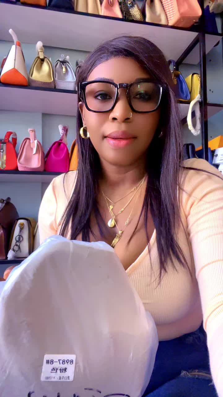 @Fadima la reine des ensembles