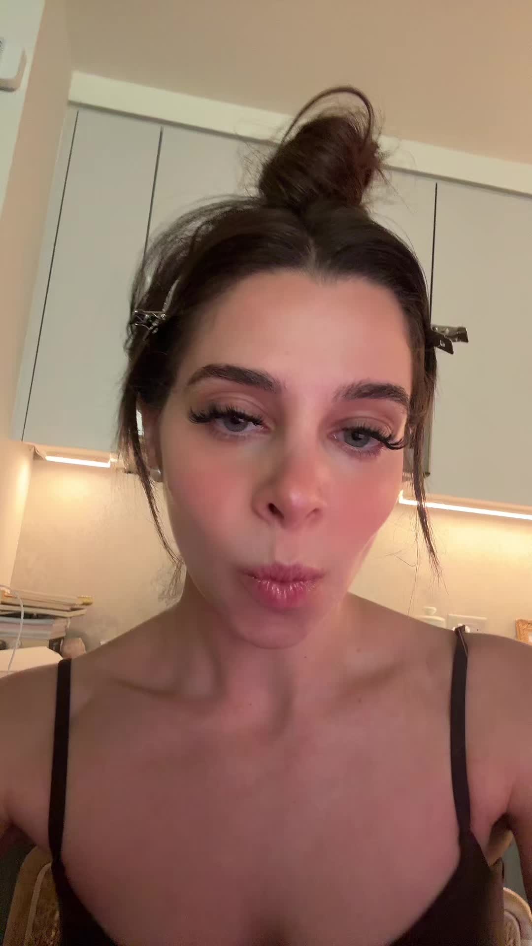 @hothighpriestess 🧿🤍