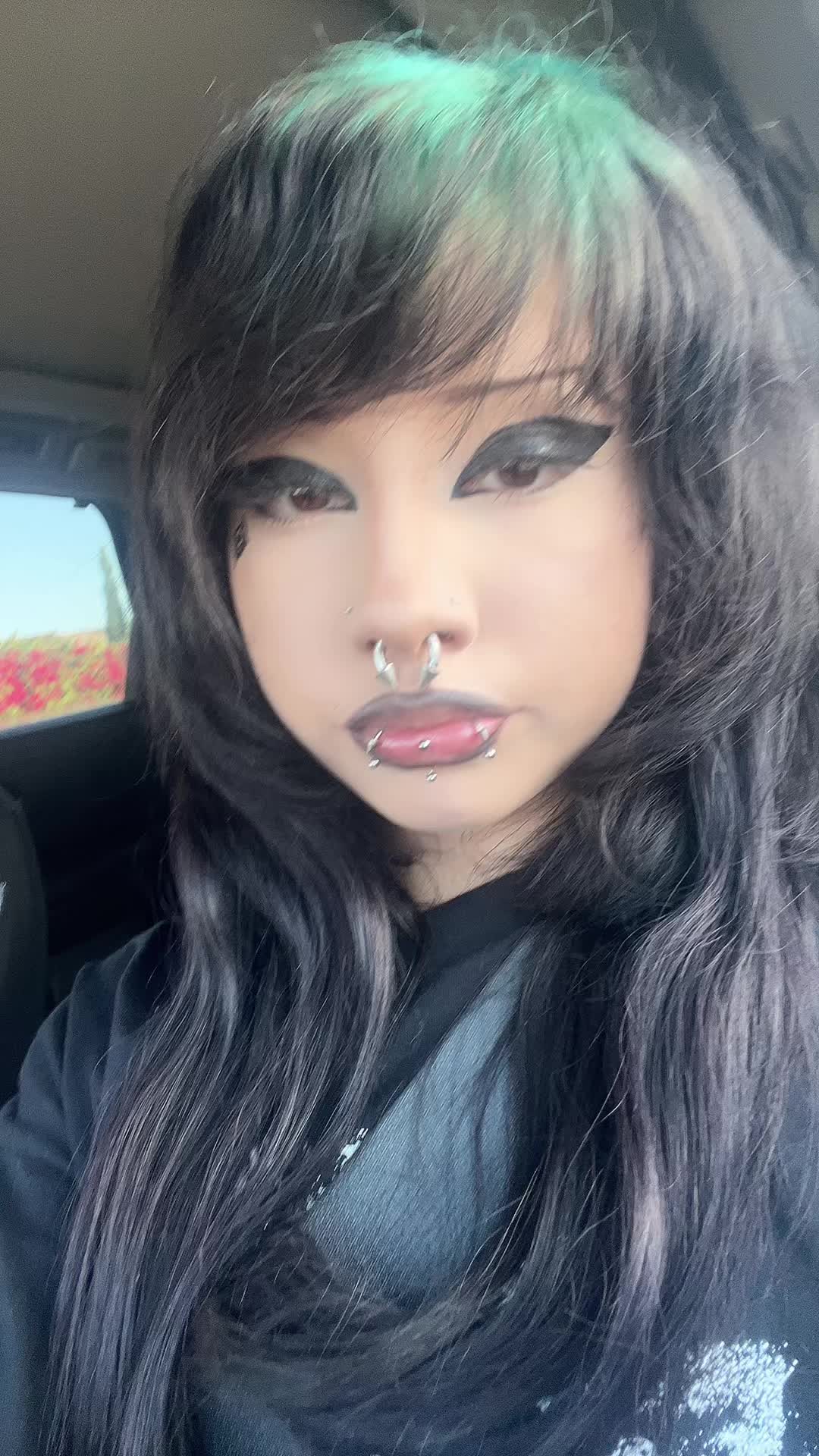 @putmeinahearsee