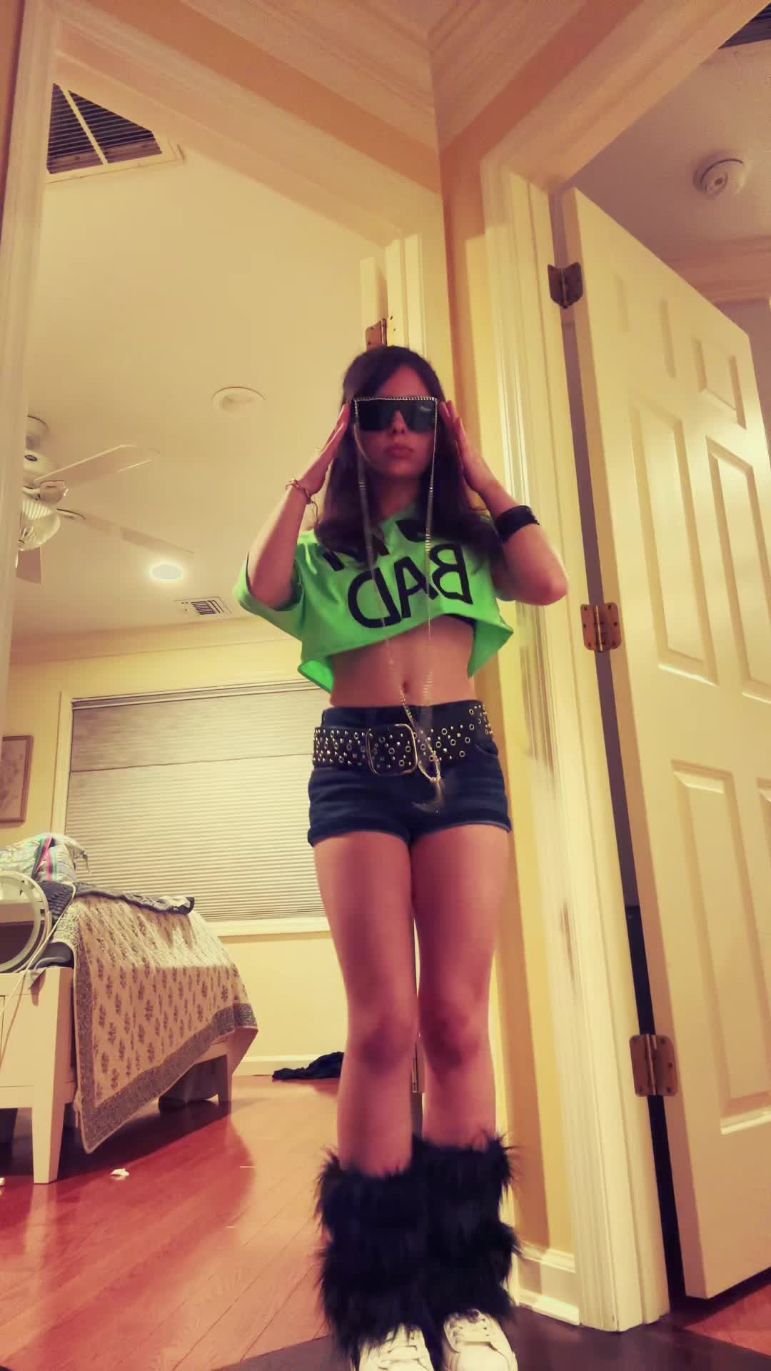 @bella