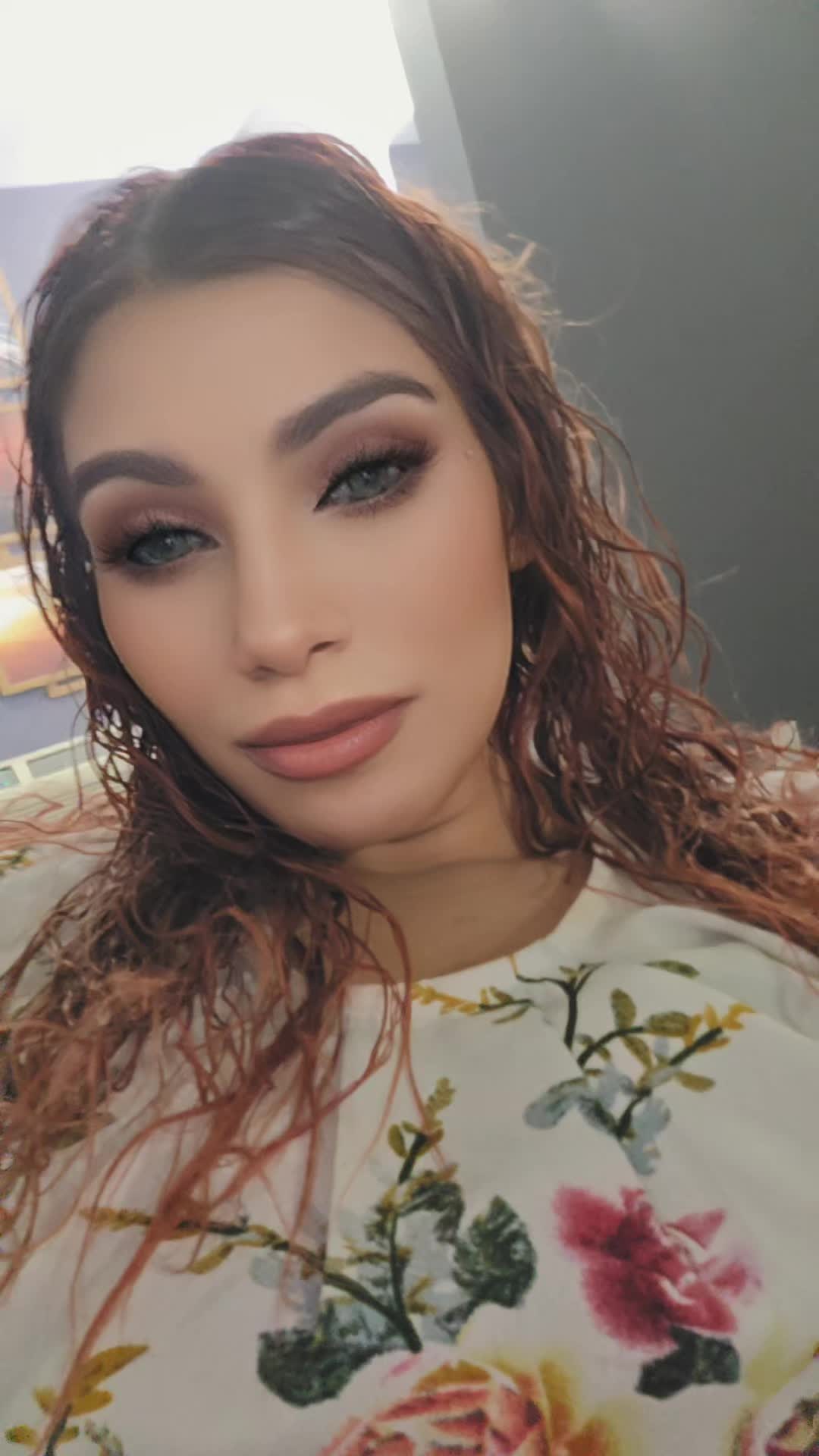 @Hon3yB33
