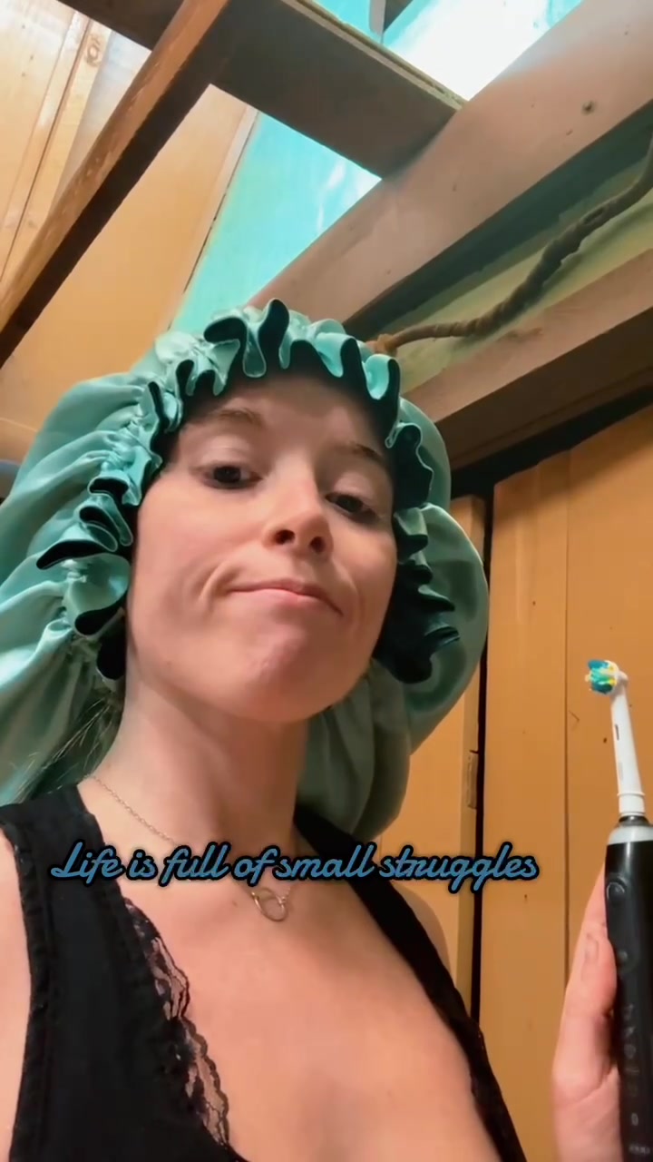 @frequencyfoxx