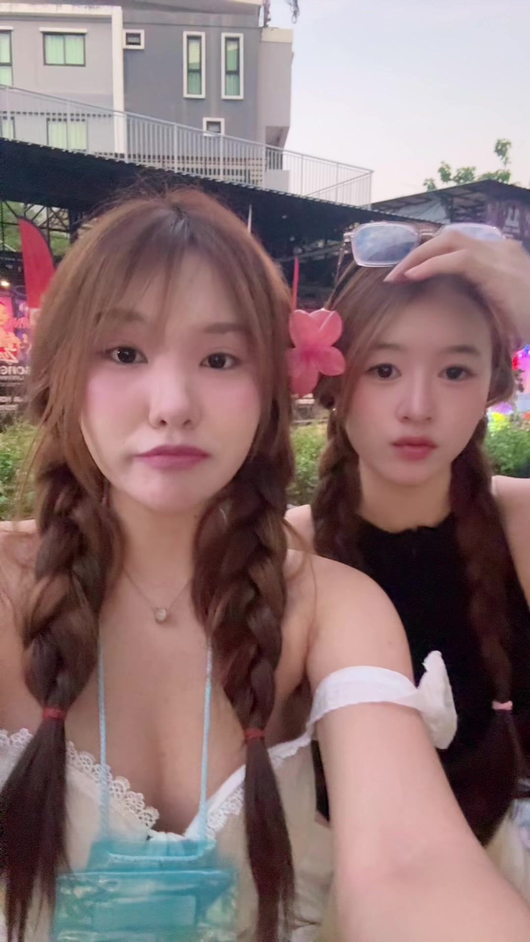 @บัวรักชมพู
