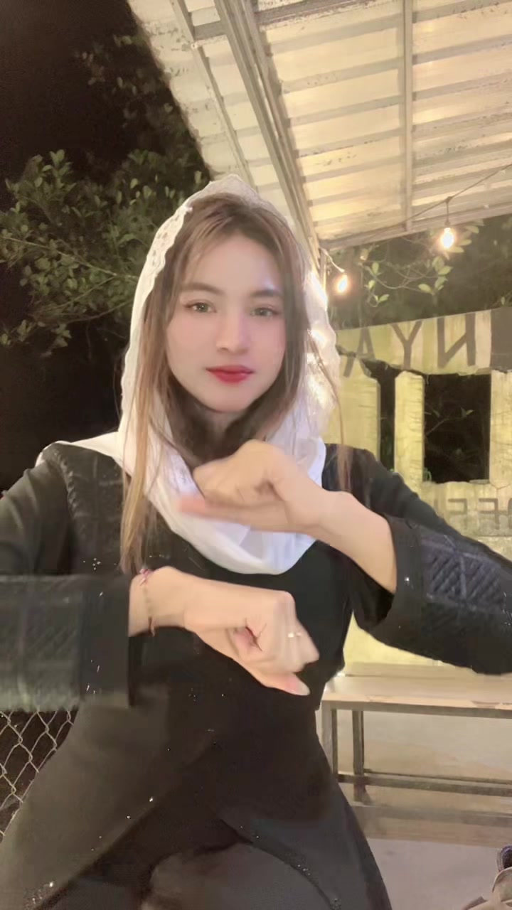 @Vee🕊️