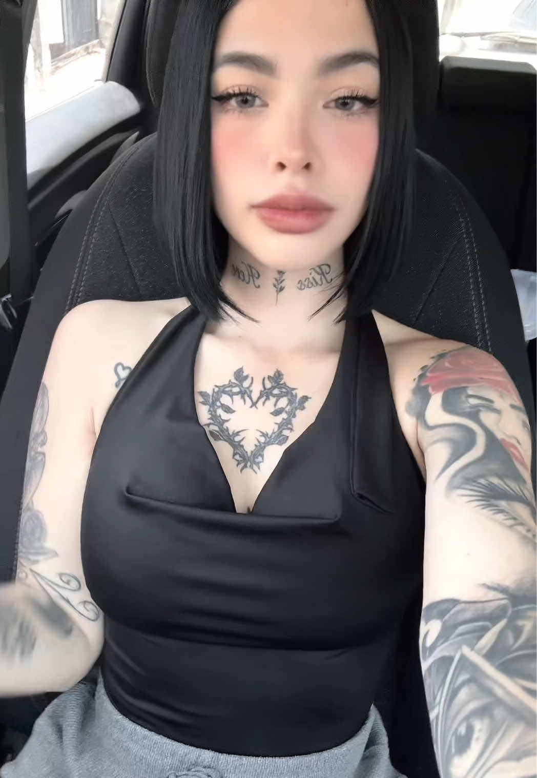 @Luna🧛🏻♀️🖤✨