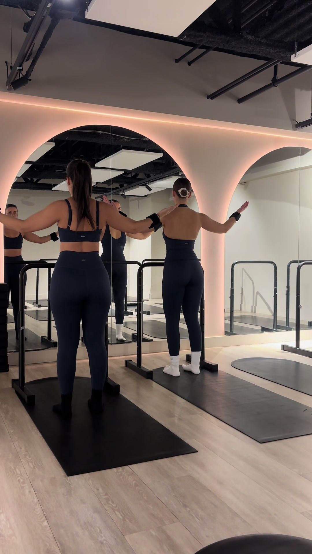 @Monica | Barre