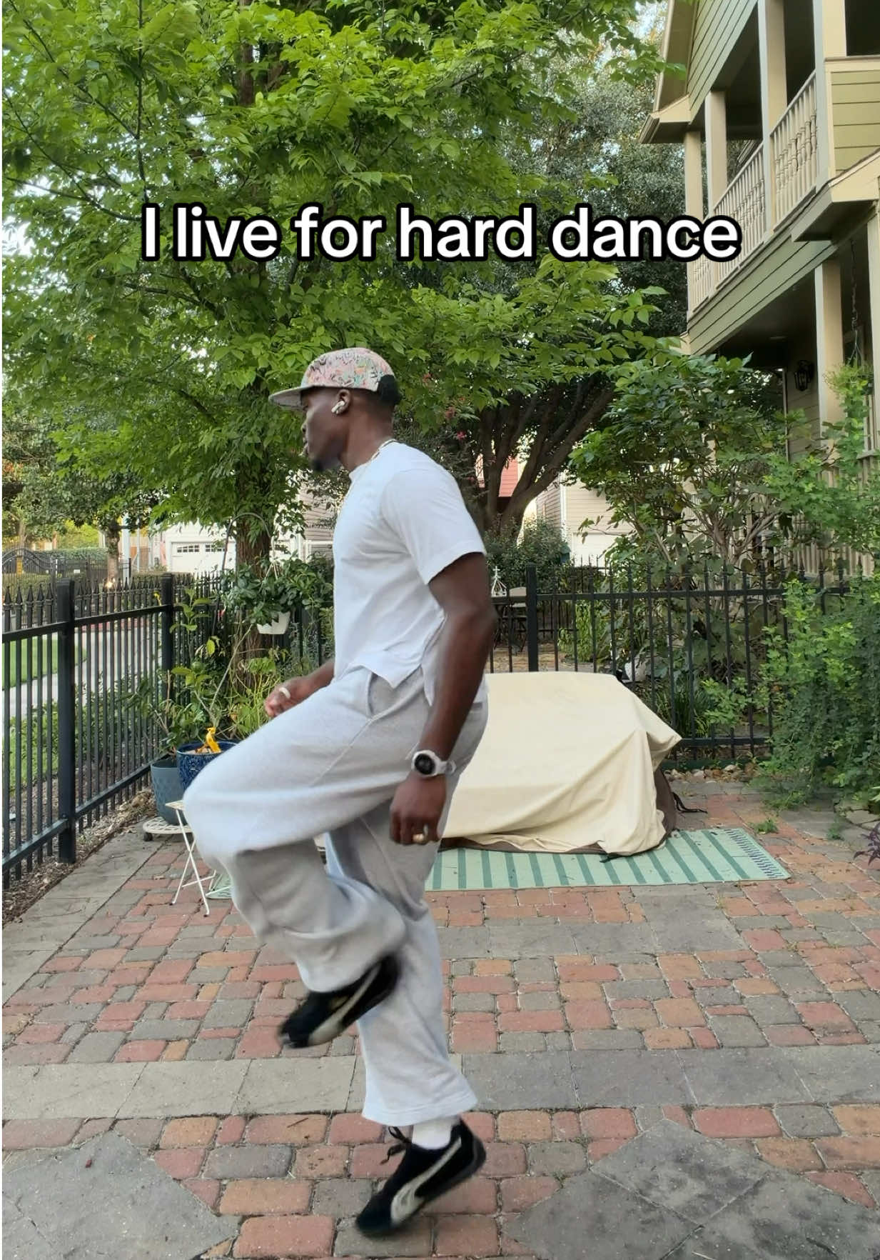 @Awo