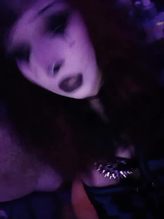 @⦻live ⁉️