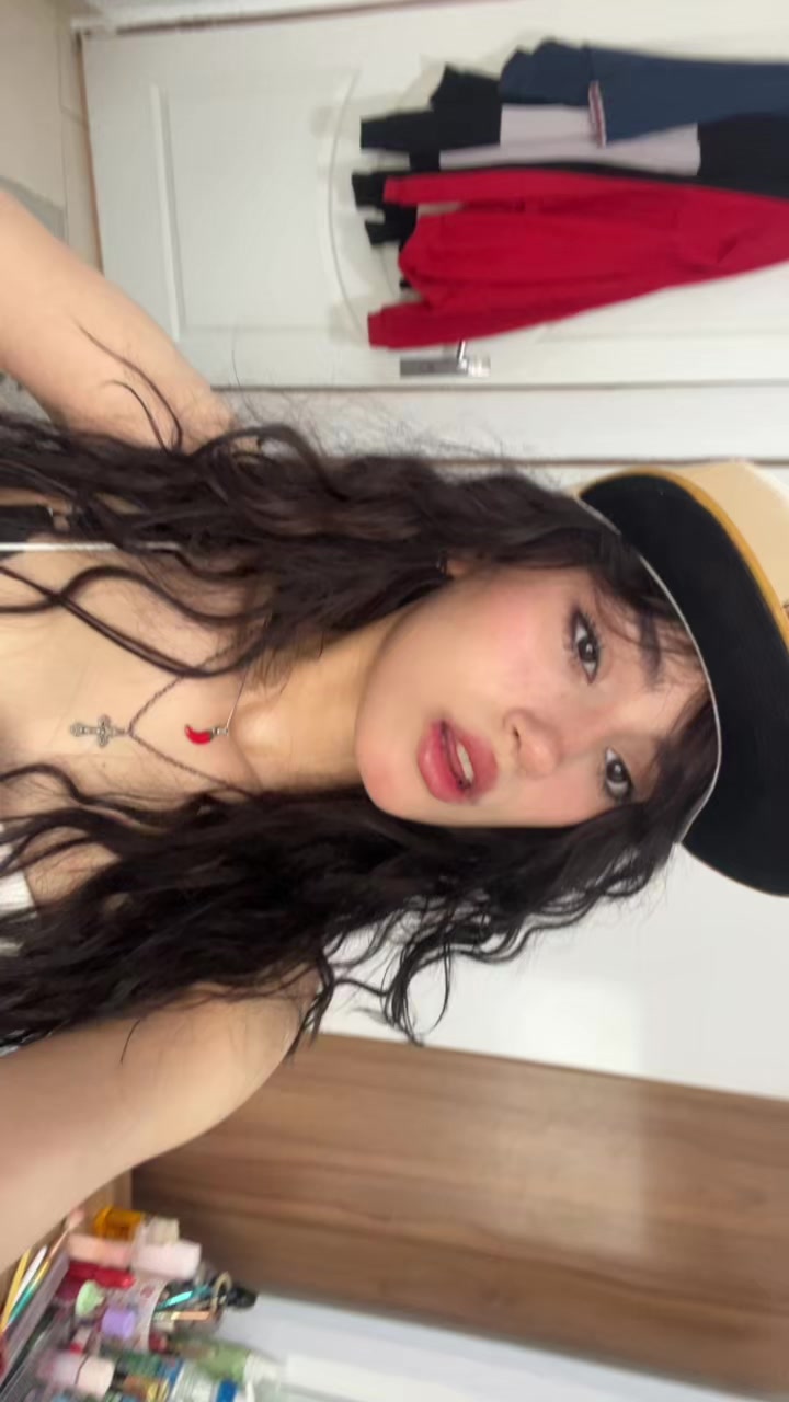 @B👩🏻&zwj;🦱