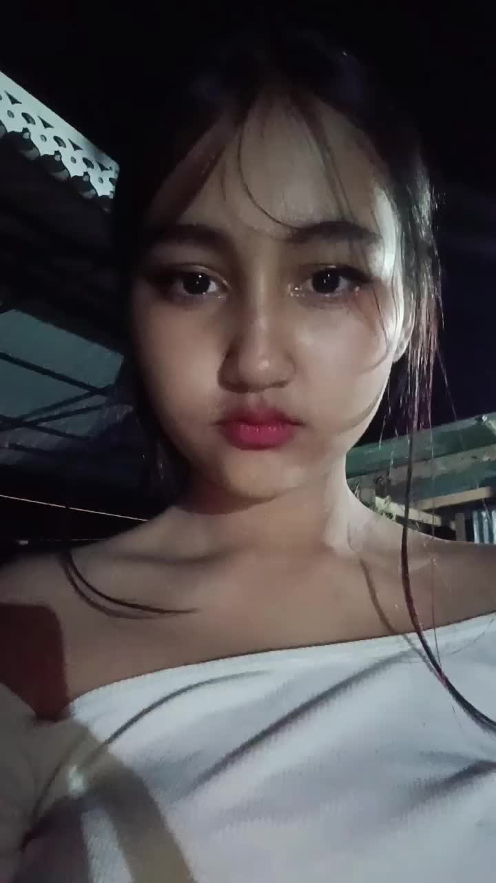 @YANA GURUNG👅