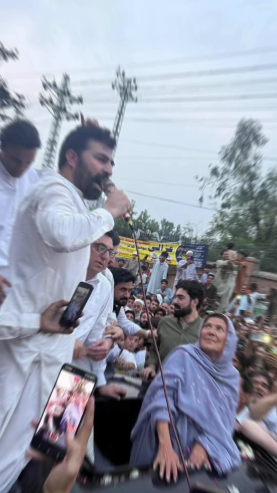 @Tariq Mahmood 804😎🇵🇰🇵🇰✌️