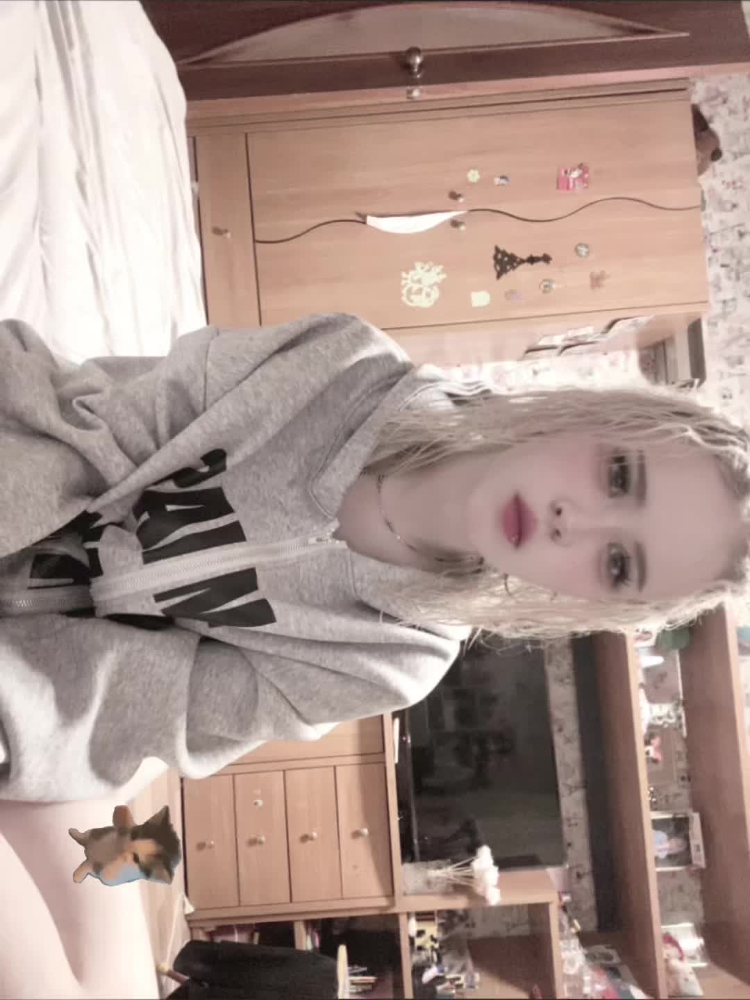 @малолетняя