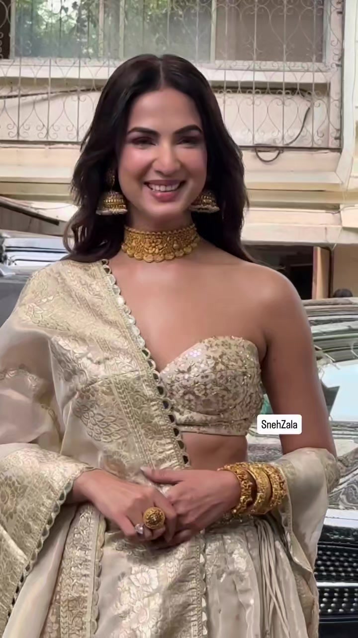 @ALINA KHAN