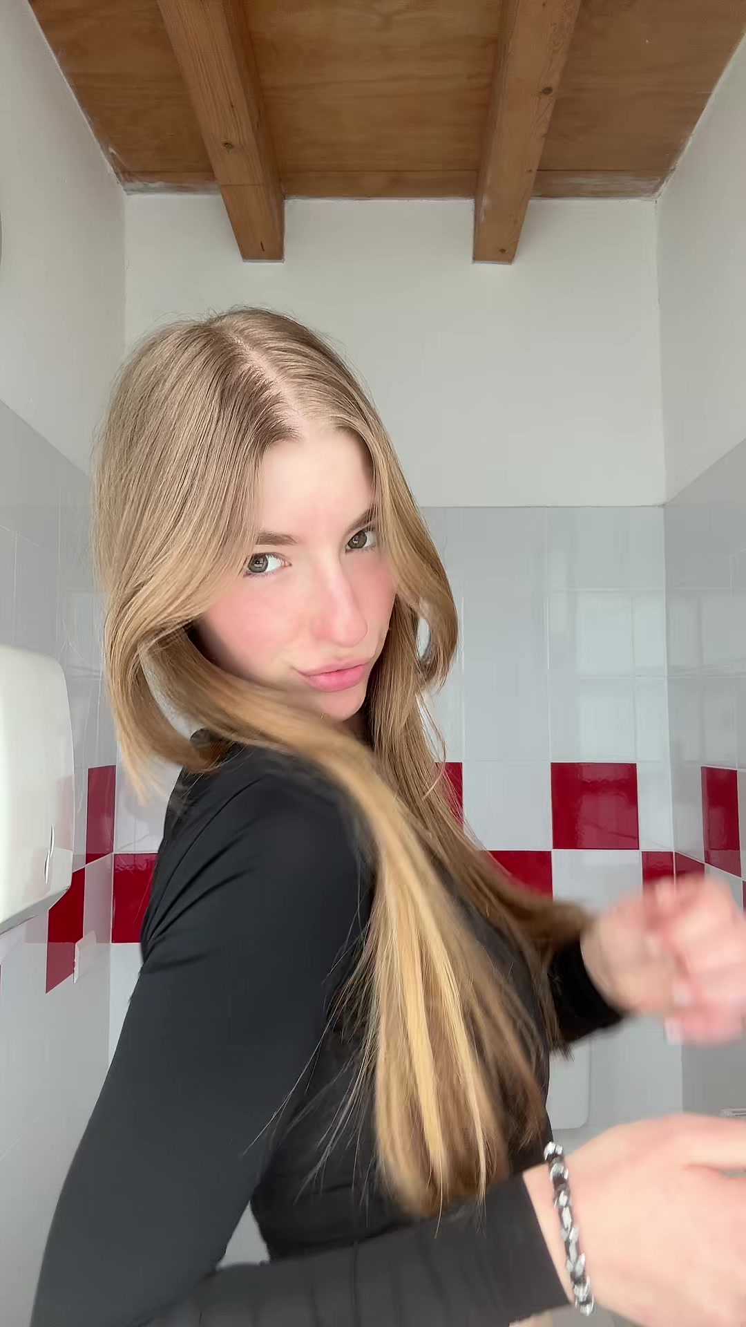 @mishelbratikovaaa
